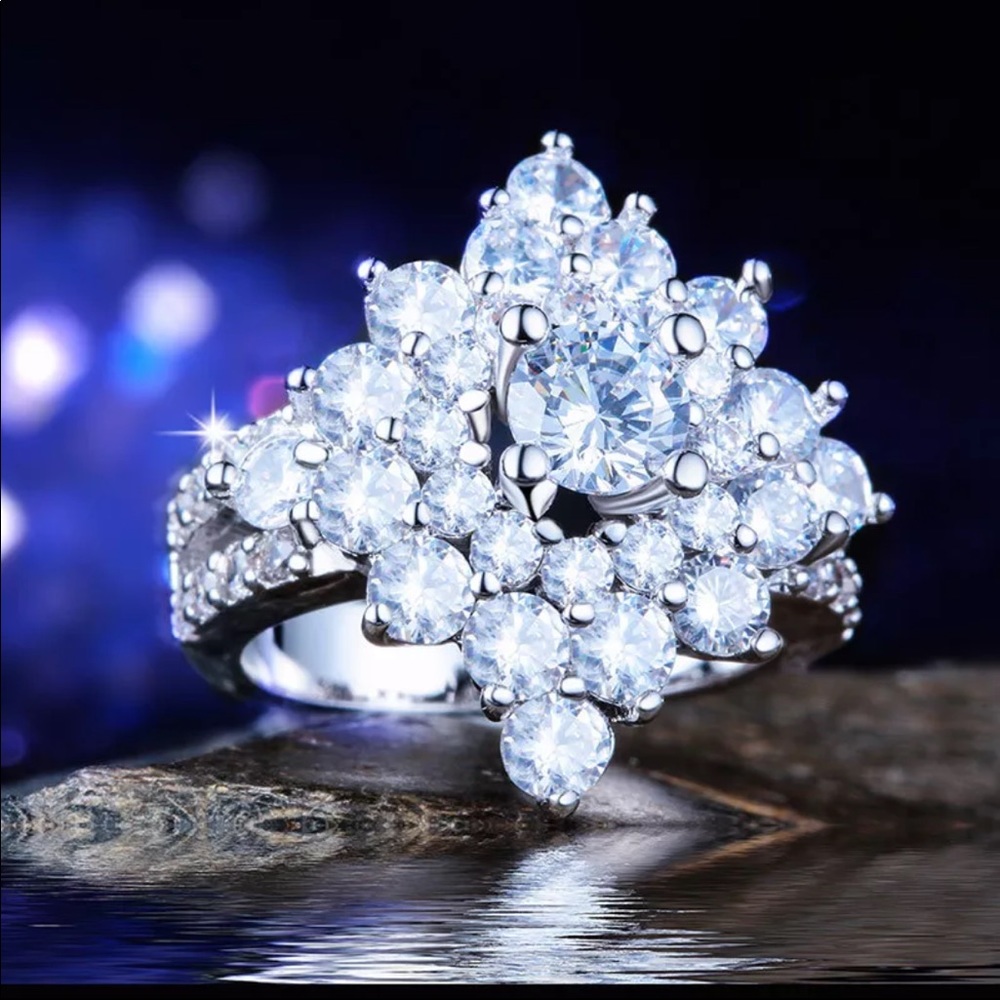 New Luxury 925 Silver Flower Diamond Ring - Picture 4 of 6